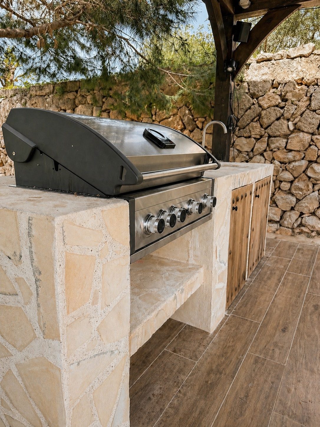 Buitenkeuken met gasbarbecue