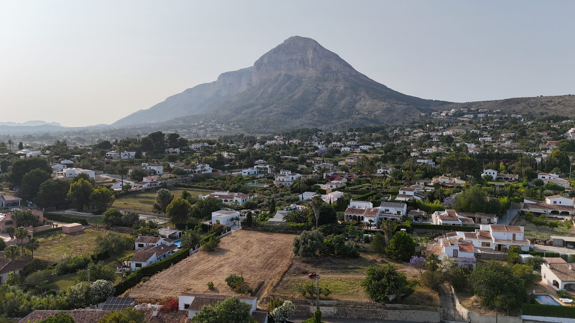 Jávea met de Montgó, gezien vanuit de lucht